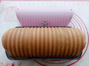 烤箱180度预热，二发完成后放入预热好的烤箱里180度中下层烤35分钟。 