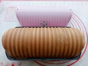 烤箱180度预热，二发完成后放入预热好的烤箱里180度中下层烤35分钟。 