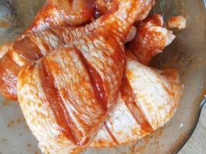用手充分按摩