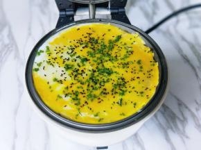 再撒上葱花，熟黑芝麻。