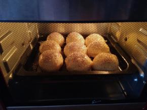 放入预热的烤箱上下火180度20分钟