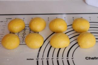 等分8份，揉圆松弛10分钟