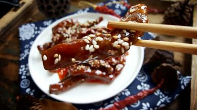 来一块尝尝吧，味道非常好吃哦。