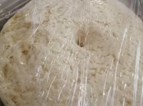 面发酵至两倍大，用手指戳个洞不回缩即可