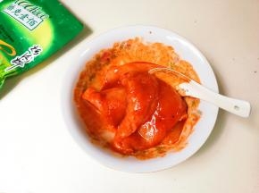 拌匀放冰箱冷藏腌制三小时以上，注意一下拌匀以后应该没有汁水，这样不浪费烤肉料，味道更好