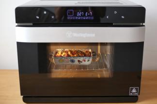 放进西屋蒸烤箱启动蒸鸡肉功能蒸27分钟，如果用锅蒸，水开后蒸25分钟即可