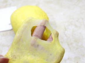 继续一个揉面程序，揉至扩展阶段，面团能拉出较薄的膜即可，不需要到手套膜。