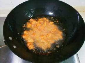 炸至金黄出锅，炸的时间不要太长防止老了