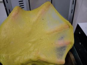 检查可以抻出结实不易破的薄膜即可。