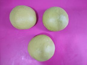 分成三份，滚圆。