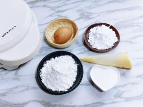 准备食材。(我用的是裱花工具，如果没有裱花工具的话，那么也可以用食品袋)