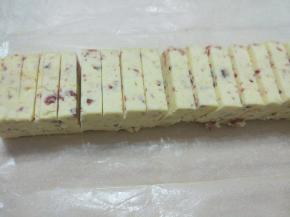 拿出来切成约5mm厚的块。