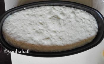 发酵至2倍大的面糊，面糊表面上会有泡泡；我防在暖气上发酵，大约1个半小时左右。