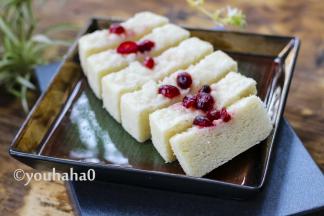 不沾的模具倒扣非常方便，吃的时候切块摆盘即可。