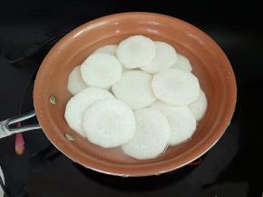 和高汤一起倒入锅中煮个几分钟