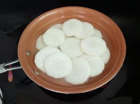 和高汤一起倒入锅中煮个几分钟