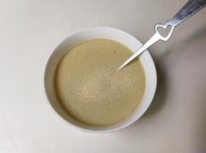 放入发酵粉均匀