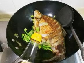 放入料酒