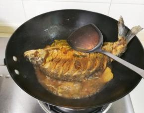 大火收汁至汤汁浓稠