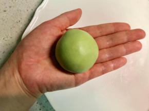 慢慢揉圆，成型。