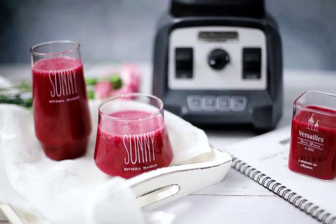 火龙果桑葚草莓果汁