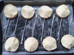 盖上另外一片圆片，烤箱预热190度