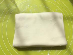 之后再将两片对折在一起，正好折成四折