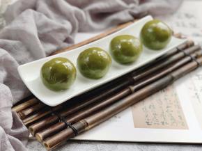 还可以包豆沙馅、莲蓉馅、黑芝麻馅等等。