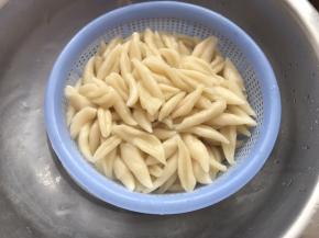 煮好的面疙瘩捞出备用