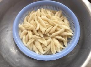 煮好的面疙瘩捞出备用