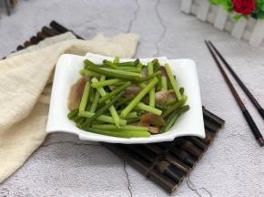 有人不喜欢蒜苗，其实蒜苗是很好的蔬菜，还是建议大家吃一点的。