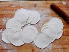 擀成饺子皮