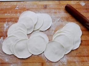 擀成饺子皮