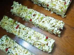 等凉了用菜刀切开一块块