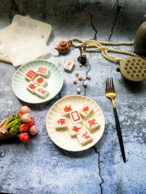 做好之后的汤圆，放到冰箱冷冻保存。