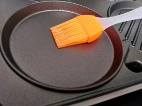 早餐机预约1分钟，平底的小模具刷点玉米油