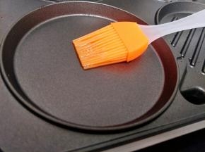 早餐机预约1分钟，平底的小模具刷点玉米油