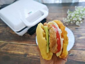 好大一个啊。一口咬下去。满足啦！