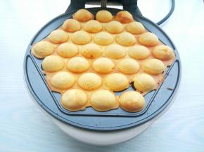 香喷喷的鸡蛋仔做好了，颜色金黄，可香了！（烘烤的过程中，烘烤到3分钟的时候可以看看，随时观察面糊的颜色）