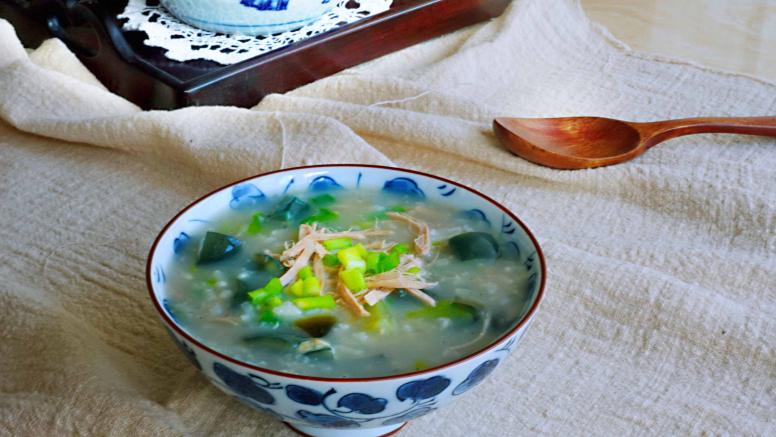 生滚圆生菜皮蛋粥