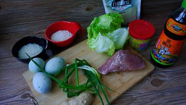 生滚圆生菜皮蛋粥食材一览