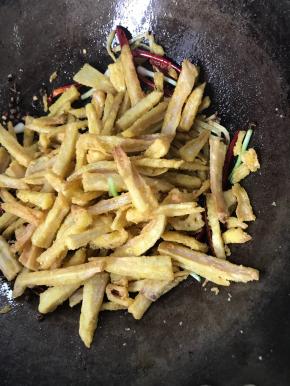 加入炸好的藕条