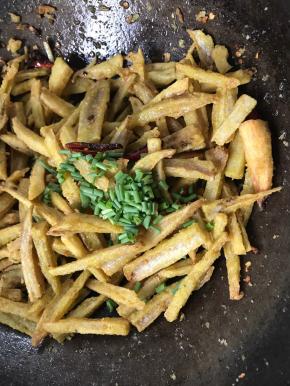 加入葱花拌匀即可