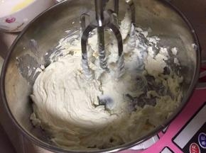 马斯卡彭室温软化用打蛋器打发