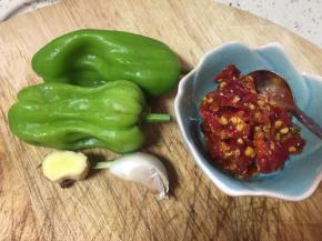 准备，重点酸剁椒酱，青椒老姜大蒜！