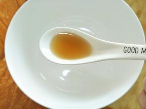 碗里放适量的陈醋