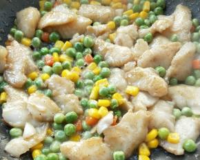 就盐，鸡精，翻炒均匀，关火。