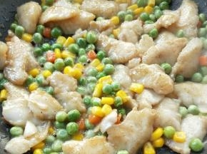 就盐，鸡精，翻炒均匀，关火。