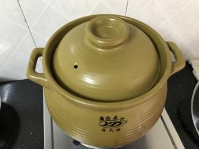 中大火烧开转小火炖1.5-2小时！
熄火前加盐调味即可！