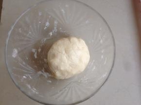 和成油酥面团，静置30分钟